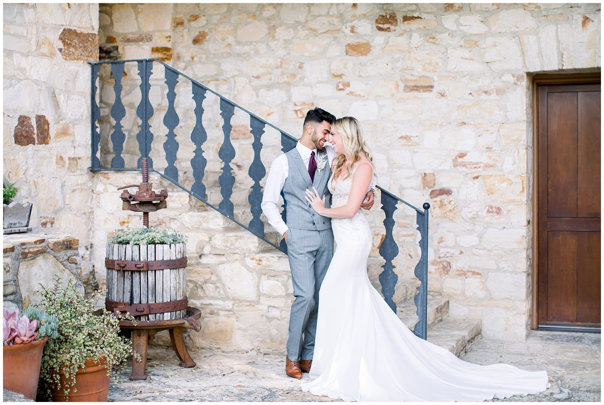 Outdoor elopement ceremony photographed by De Joy Photography